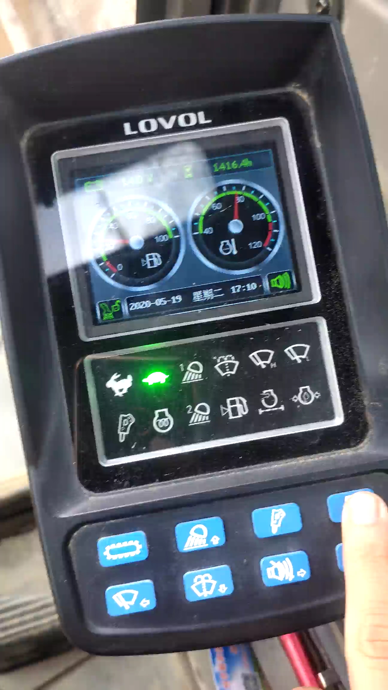 雷沃60E一键代速怎么开启？